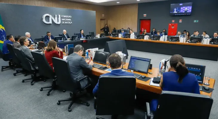 CNJ aposenta três desembargadores por propina