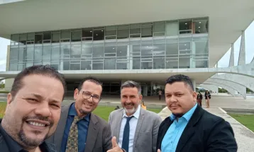 Investimentos federais para saúde e educação em Quedas do Iguaçu são assinados em Brasília