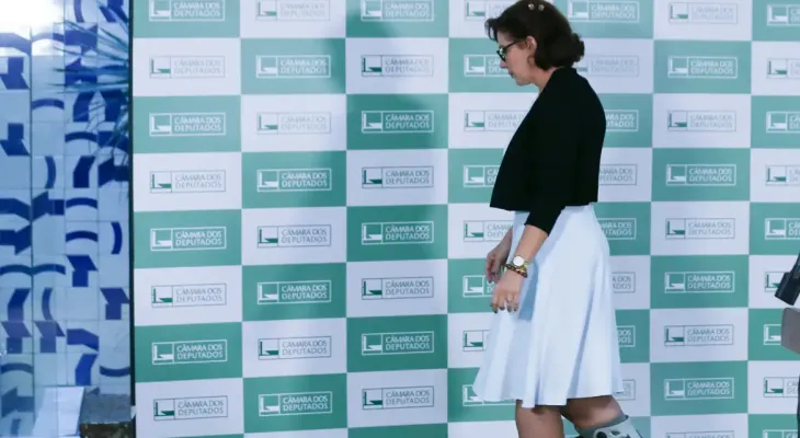 Câmara rejeita cassação da deputada Carla Zambelli