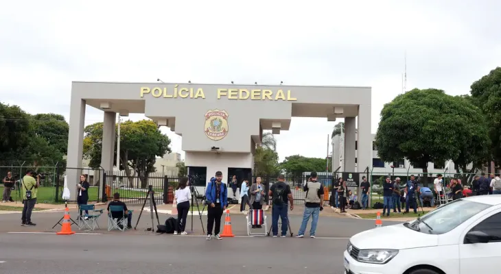 Defesa de Bolsonaro pede autorização para exame de ultrassom na sede da PF