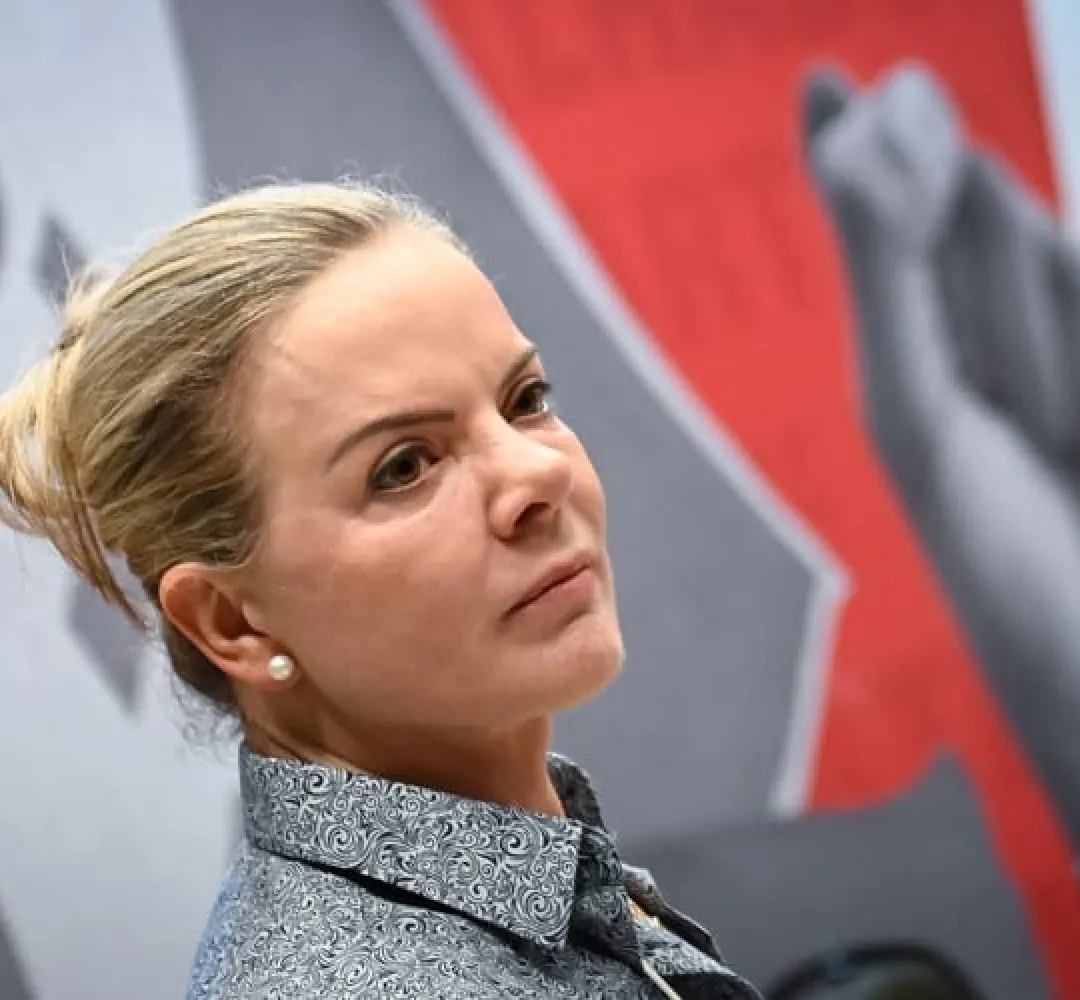 Gleisi Hoffmann deixa ministério para disputar o Senado em 2026; veja quem assume