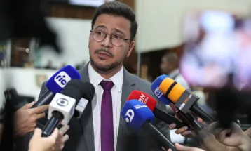 Líder da Oposição denuncia privatizações, e faz críticas ao  Governo Ratinho Jr.