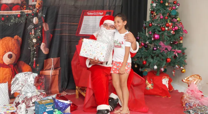 Com muita gratidão e alegria, crianças recebem presentes da campanha 