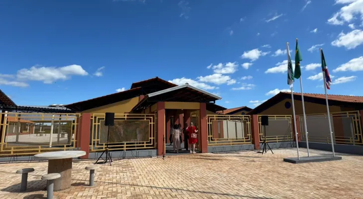 Reforço escolar: após uma década, escola é entregue à comunidade em Santa Tereza do Oeste