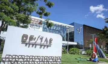 Jair Bolsonaro é internado para ser submetido a cirurgia nesta quinta