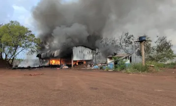 Incêndio atinge barracão no Contorno Norte em Assis Chateaubriand