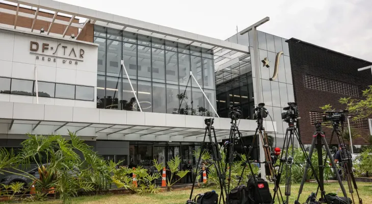 Bolsonaro apresenta crise de soluços e pressão alta após procedimento