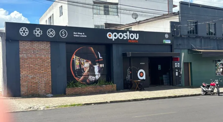 “Minicassinos” no Paraná operam na fronteira da legalidade e movimentam milhões