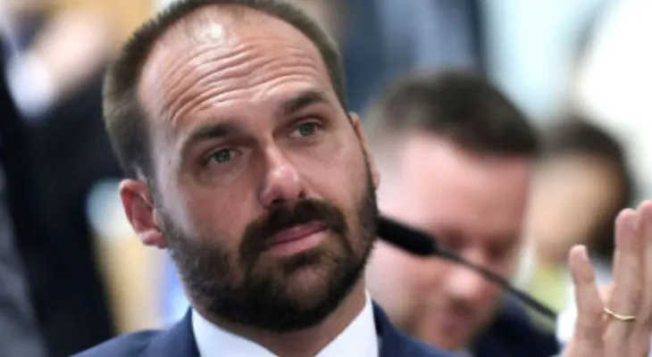 Polícia Federal determina retorno imediato de Eduardo Bolsonaro ao cargo de escrivão após cassação de mandato