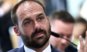 Eduardo Bolsonaro reage a ordem da PF e diz que não pretende retornar ao cargo de escrivão