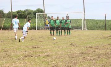 Solteiros x casados: o tradicional jogo no Gramadinho