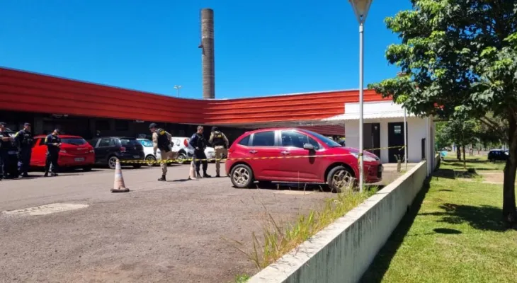 Homem é identificado após ser encontrado morto em carro na UPA Tancredo, em Cascavel