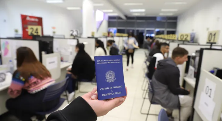 Paraná inicia 2026 com mais de 8,7 mil vagas de emprego nas Agências do Trabalhador