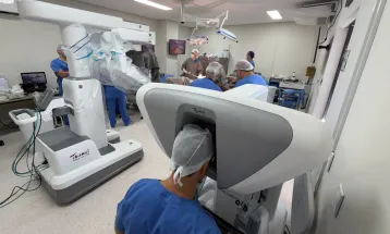 Foz do Iguaçu realiza primeira cirurgia robótica do Paraná com tecnologia inédita