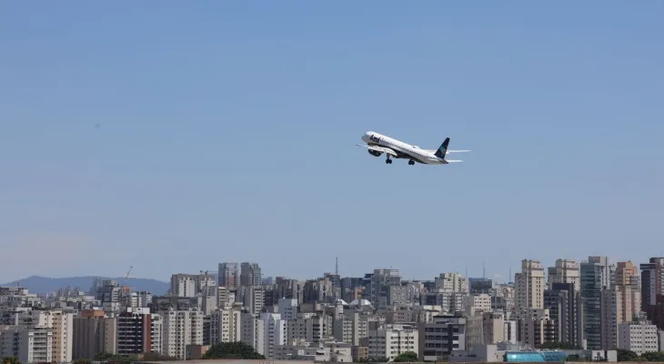 Preço médio das passagens aéreas cai 20% em novembro