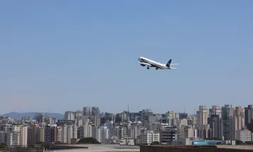 Preço médio das passagens aéreas cai 20% em novembro