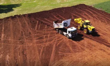 Paraná firma 406 convênios e investe R$ 1,46 bilhão em máquinas para municípios