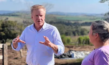 Lei proposta pelo deputado Luis Corti (PSB) derruba pela metade a importação de leite em pó no Paraná