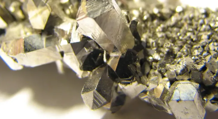 USP desenvolve bateria funcional de nióbio de 3 volts