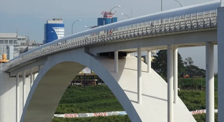 EPR Iguaçu realiza manutenção na passarela de pedestres da Ponte da Amizade neste domingo