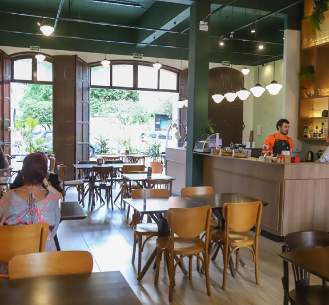 Casa da infância de Jaime Lerner vira charmoso restaurante no Centro de Curitiba