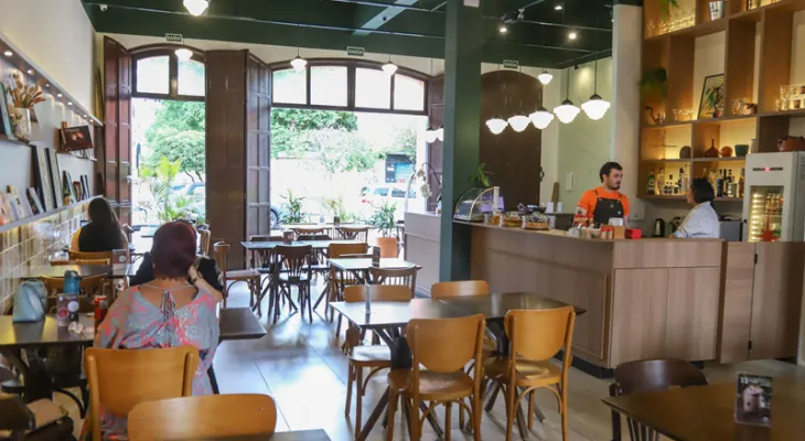 Casa da infância de Jaime Lerner vira charmoso restaurante no Centro de Curitiba