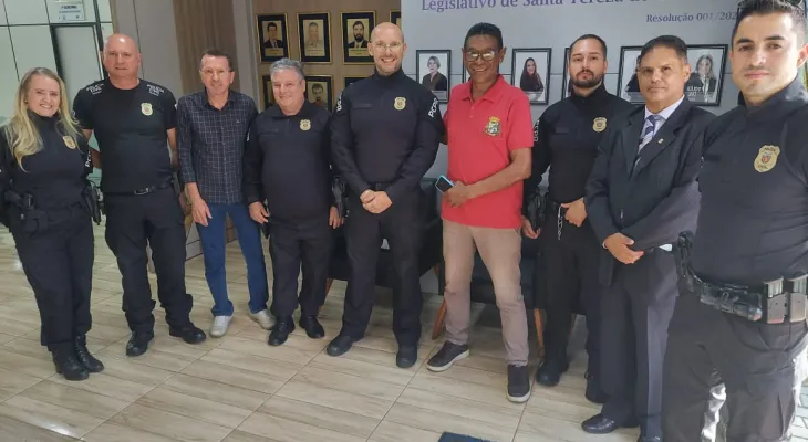 Câmara de Santa Tereza do Oeste homenageia agentes da Polícia Judiciária