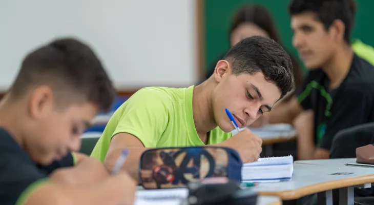 Matrículas presenciais na rede estadual do Paraná seguem até sexta-feira