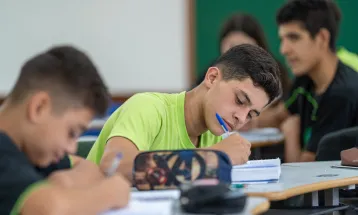 Paraná perde 60 mil alunos e rede pública atinge menor nível em uma década