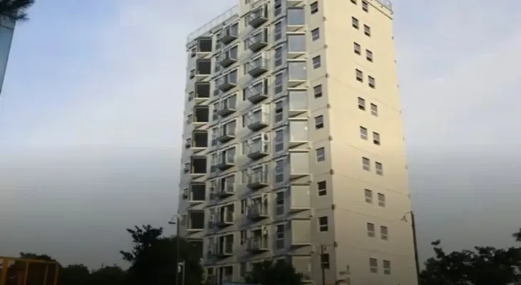 Prédio erguido em 24 horas na China expõe avanço da construção modular