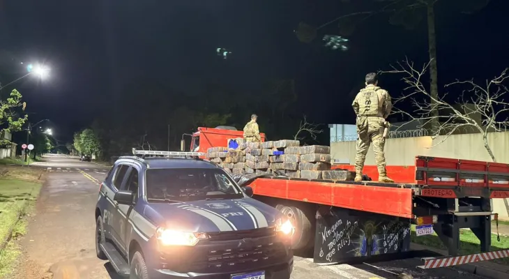 PRF apreende caminhão carregado com mais de 1 tonelada de maconha