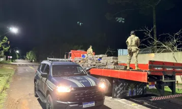PRF apreende caminhão carregado com mais de 1 tonelada de maconha