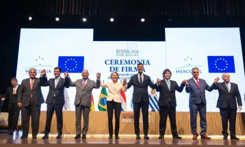 Acordo Mercosul–UE é assinado no Paraguai, mas gargalo na Ponte da Amizade expõe limites da integração