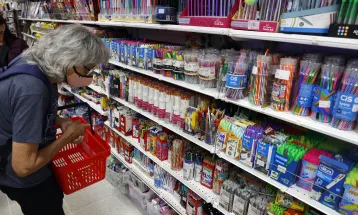 Volta às aulas: veja cuidados com preços e exigências na compra de material escolar