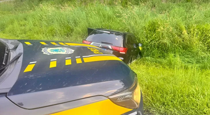 PRF apreende mais de meia tonelada de maconha e recupera veículo roubado após fuga na BR-277, em Prudentópolis