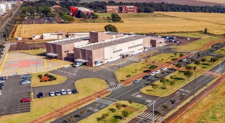 Prefeitura notifica gestora do Hospital Regional por descumprimento contratual