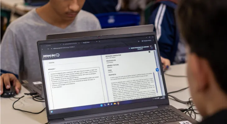 Redação Paraná: metas, correções em massa e o impacto da plataforma no trabalho docente