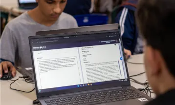 Redação Paraná: metas, correções em massa e o impacto da plataforma no trabalho docente