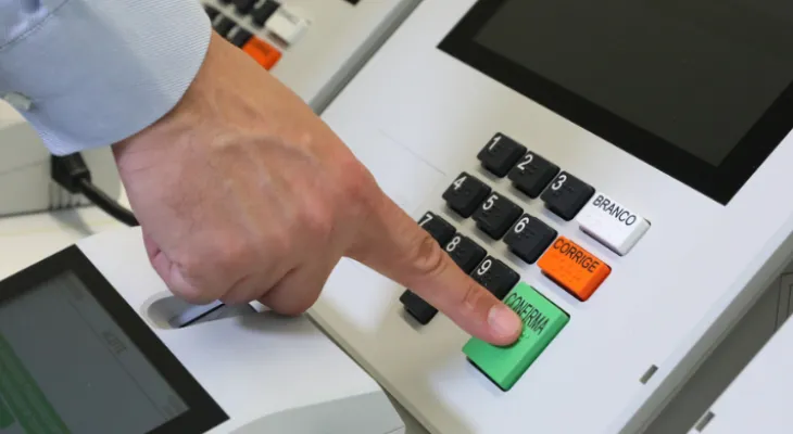 Mais de 63 mil eleitores do Paraná terão local de votação alterado para 2026