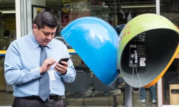 O fim dos orelhões: telefones públicos serão extintos até 2028 e ainda resistem no Paraná