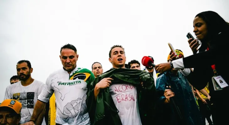 Nikolas Ferreira inicia caminhada até Brasília em ato político de apoio a Bolsonaro