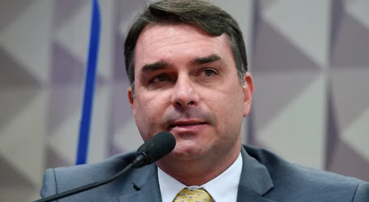Flávio Bolsonaro deixou de votar em 43% das sessões nominais do Senado em 2026, aponta levantamento