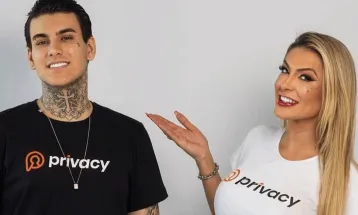 Andressa Urach fez vídeo com o filho e explica parceria profissional nas redes