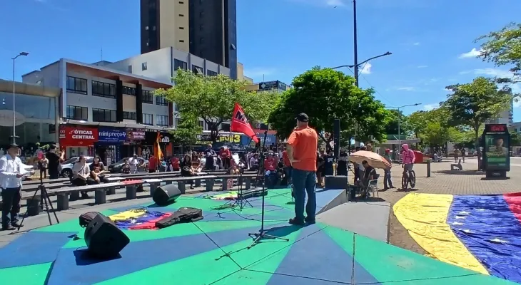 Ato em Cascavel reúne entidades em solidariedade à Venezuela e à Palestina