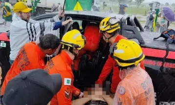 Raio atinge manifestantes durante ato em Brasília e deixa dezenas de feridos