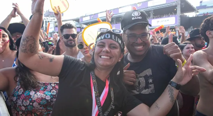 Show de Gusttavo Lima em Matinhos mobiliza fãs que viram a noite na areia