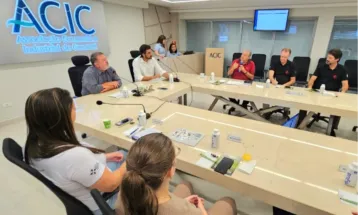 Dilvo Grolli apresenta novidades do 38º Show Rural Coopavel à diretoria da Acic