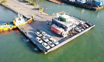 Fila, calor e espera: Ferry Boat trava travessia no Litoral do Paraná