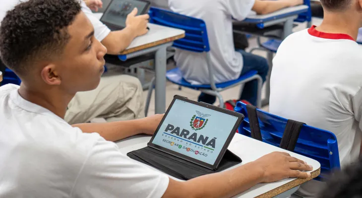 Aprova Paraná fortalece acesso e permanência de estudantes nas universidades estaduais