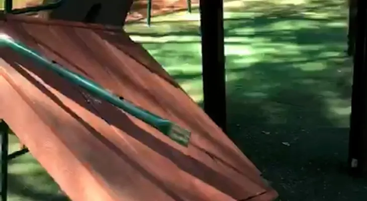 Vandalismo atinge parquinhos e deixa bairros sem áreas de lazer em Cascavel